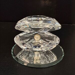 Swarovski Crystal open shell with pearl